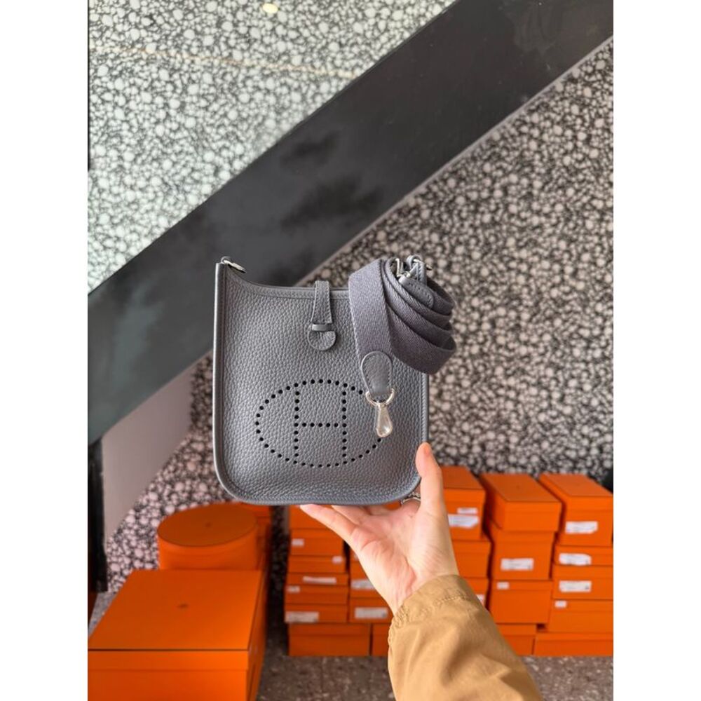Hermès Women Pre-Loved Bag Brand New Condition